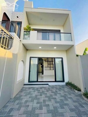 Nhà lầu vừa hoàn thiện gần ngay KDL Bửu Long