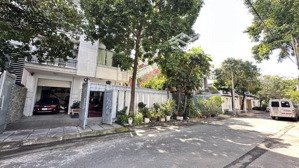 lê thi riêng , biệt thự cao cấp full nội thất, mặt tiền ,kdc thới an