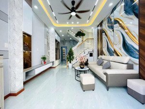 bán nhà đẹp phước long b,quận 9 55m2/2tỷ150 đang cho thuê 8tr/tháng cạnh chợ, nhiều tiện ích shr