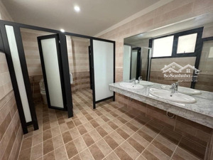 bán khách sạn 8 tầng mặt phố xuân diệu wieu hồ tây - diện tích 310m2 - mt 7m