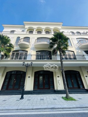 58,5m chà là vị trí đẹp. sau nhà là công viên. giá tốt nhất phân khu