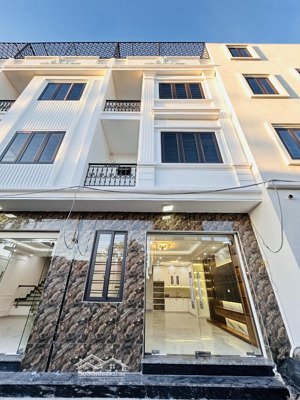 nhà 4 tầng xây mới, ngõ 5 m, gần chợ hải tẹo, 3 tỷ850