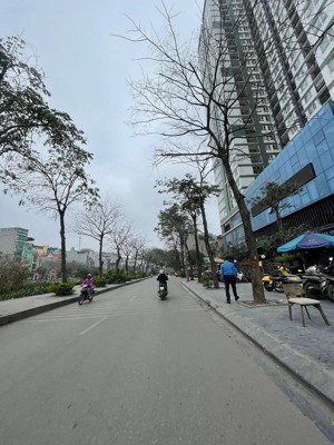 bán nhà mp vũ tông phan- định công thượng, dt 292m , mt 8.9m, 60 tỷ có thương lượng.