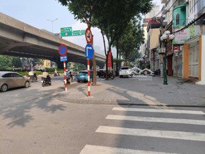 bán nhà mp khuất duy tiến, lô góc , vỉa hè 8m , mt 30m dt 156m 68 tỷ có thương lượng