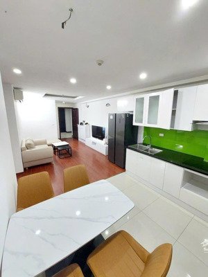 nổi bật ! cho thuê căn hộ 125 hoàng ngân. 70m2. 2 phòng ngủ 2wc. full đồ mới. giá 14tr/th