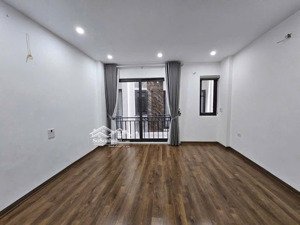 bán nhà ngọc thuỵ , oto đỗ cổng, vài bước oto tránh, 50m ra phố 35m2 giá nhỉnh 6