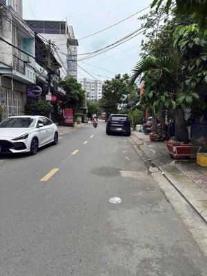 mtkd ấp chiến lược p.bhha ngay tân kỳ tân quý.dt:4.5x22m, trệt lửng 3 lầu.đường 8m