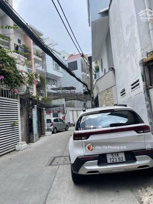 bán nhà hiếm cmt8 q10 38m2 2 tầng 3pn hẻm 4m chỉ 4.6 tỷ