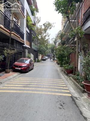 Bán 75M tam trinh tặng nhà phân lô vỉa hè 2 ô tô tránh kinh doanh hoàng mai