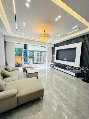 chính chủ bán nhà võng thị- trích sài- tây hồ - nhỉnh 15tỷ- 50m- 5tầng- ô tô - kinh doanh- sát hồ