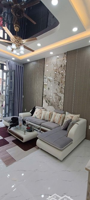 bình tân - nhà 3 tầng đẹp-56m- hẻm xe tải 8m - giá chỉ 5.3 tỷ.