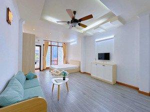 trống studio ban công quận 1 full nội thất, gần chợ bến thành