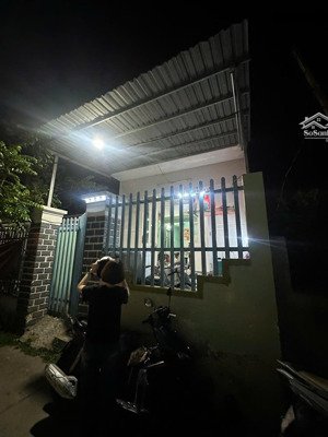 bán nhà 2 mặt tiền ngay chợ ga vĩnh thạnh nha trang cách đường 23/10 chỉ 100m, hẻm 2 xe máy né nhau