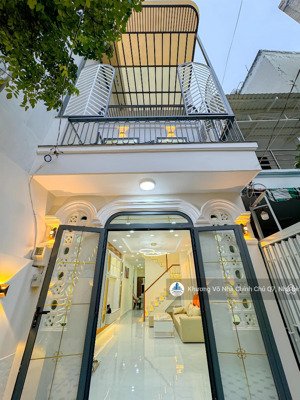 nhà đẹp hiện đại đường phú thuận quận 7 - liền kề phú mỹ hưng - 5tỷ790