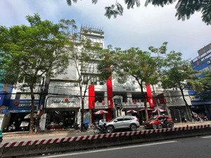 cần bán mp lạc long quân- ngay cạnh quận ủy cũ - giá mp chưa đến 600tr sẵn nhà 6 tầng mới mặt 7.6m