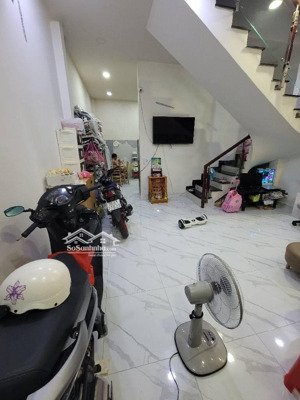 bán nhà 2 tầng , ngang 5x11m . hoàng hoa thám_ phú nhuận , 2 phòng ngủ mới