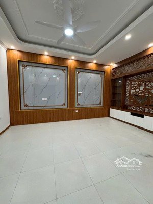 ngọc thuỵ - long biên - nhà dân xây khung cột chắc chắn - dân trí cao - xung quanh tiện ích