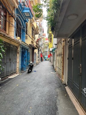 - toà nhà căn hộ 14 phòng full nội thất - lô góc 3 mặt thoáng - ngõ nông gần phố kim mã - dòng tiền