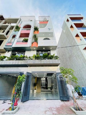 nhà sẹc ngắn đường thạnh xuân 25, dt:4x15m, lửng, 3lầu, 4pn, gara ôtô, sân thượng, p.thờ, hướng đn