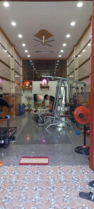 72/10 tây thạnh hẻm nhựa sạch sẽ sát mặt tiền 4 x 20m giá 7,6 tỷ