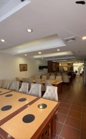 cho thuê nhà mặt phố đường láng, dt 150m2x4 tầng, mt 8m, giá 120tr, lh 