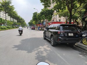 bán toà nhà 6t phố trung kính, phân lô, 2 ô tô tránh, có gara , dt 105m mt 5m, 31.9 tỷ có t lượng