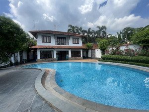 cần bán biệt thự song lập 360m2 4pn có hồ bơi dương quảng hàm p6 gv tphcm