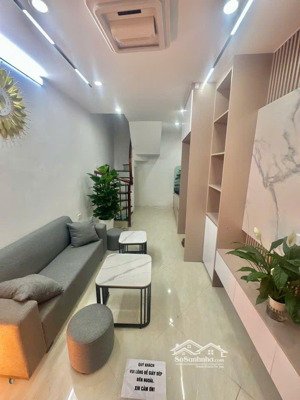 18m2 x 4 tầng bạch mai
phù hợp ở gia đình , con học đại học ở riêng
vị trí đẹp nhỏ tiền giá hợp lý