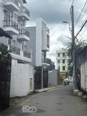 bán nhà 2 mặt hẻm đường số 11, phường trường thọ. hẻm xe hơi, nhà 1 trệt 2 lầu có 3pn 3wc.
*diệ