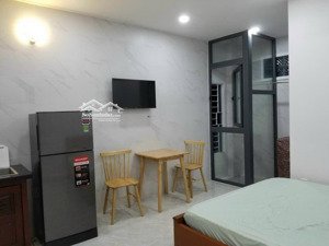 bán căn hộ dịch vụ 8 phòng thu nhập hằng tháng 30 triệu, tự khai thác cai hơn cách mặt tiền 40m