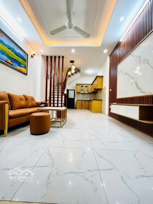 bán nhà lô góc ô tô qua nhà kinh doanh đỉnh vị trí: kiến hưng, hà đông diện tích: 34m