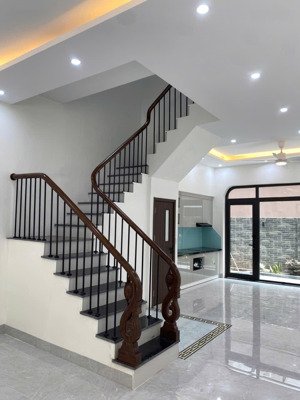 ánh dương 70m vin3. hoàn thiện5 tầng. giá tốt