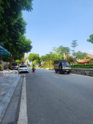 cần tiền bán gấp nhà mặt oto tránh phố lạc long quân xuân la tây hồ 50m 7 tầng vỉa hè oto tránh kd