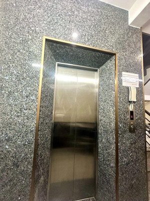 căn góc 2 mặt - thang máy - 160m2