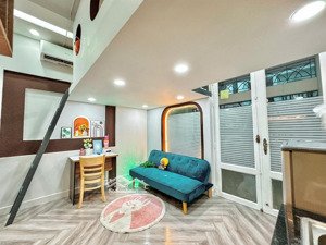 căn hộ dịch vụ cao cấp bang cong rộng full nội thất giá 4,9 tr/th ngay bàu cát