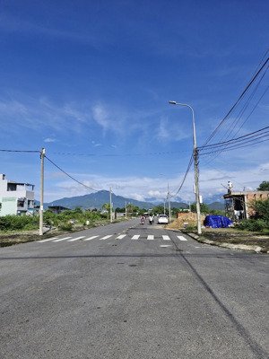 bán 2 lô liền kề tdc hòa sơn 6. đường bàu nghè 5. đường 10m5. dt tổng 2 lô 200m2. ngang 10m