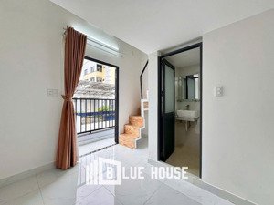 phòng mới ban công có gác rộng thoáng 25m2 ngay giữa đh công thương và văn hiến tân phú