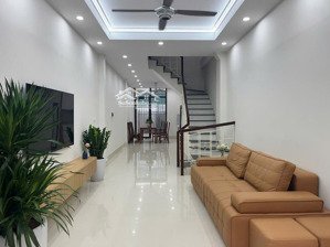 chính chủ nhờ bán căn nhà 5 tầng hiện đại ở phố kim giang - dt 35 m nhà đẹp chỉ về ở ngay