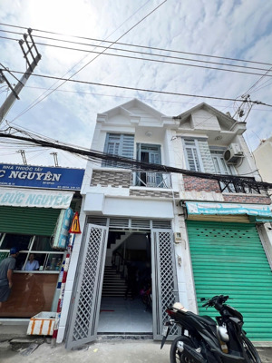 nhà 1/ ngắn lê văn khương (3,5x8m) 1 trệt 2 lầu 2pn 2wc hẻm xe tải trước nhà. giá 1tỷ989tr còn bớt