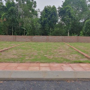 chị gái cần tiền mua chung cư cho con nên bán nhanh 100m2 mặt tiền 5,2m tại ngã tư lục quân .