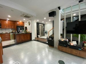 nhà trệt 2 lầu, đường trần khánh dư q1, dt 8x15m, giá 30 tỷ