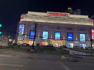 nhà mặt tiền 3 tầng 150m2 - kế vincom dĩ an - dt743 - 7,2 tỷ gần chợ kinh doanh sầm uất