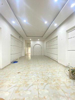 nhà 5 x 20 trệt,3 lầu,nhà rộng suốt, thoáng sáng,showrom, spa, tt, ở