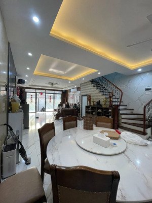 chỉ 8.3 tỷ nhà ngọc hà, ngõ oto cách 20m, thông thoáng, dân xây chắc chắn, bãi đỗ xe, kd, 45m*4t