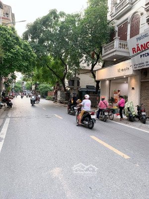 hot ! bán nhà mặt phố tây hồ - mặt tiền siêu rộng- kinh doanh sầm uất - giá đầu tư chỉ 390tr/m !