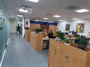 bql cho thuê vp vinhomes west 210m full đồ đẹp vào được luôn! giá 80tr/tháng có thương lượng