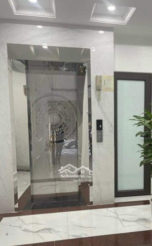 chính chủ cho thuê nhà căn góc, đẹp, thang máy, pccc, 197m2_ 8.5t; nhà hàng, kd, vp, giảng võ-80 tr