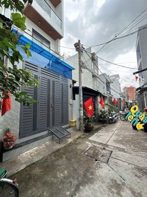 nhà ở ngay, 4x17m, 4 tầng, hxh, 5,35 tỷ