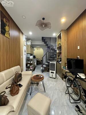 Nhà 3 tầng, ô tô đỗ cửa Lạc Long Quân, Tân Bình, 4.5 tỷ