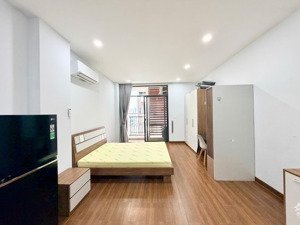 cho thuê phòng, 35m2, ban công lớn, máy giặt riêng gần chợ bà chiễu, hàng xanh giáp q1, phú nhuận